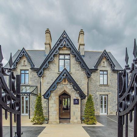 Cae Court Hotel Bridgend  Eksteriør billede