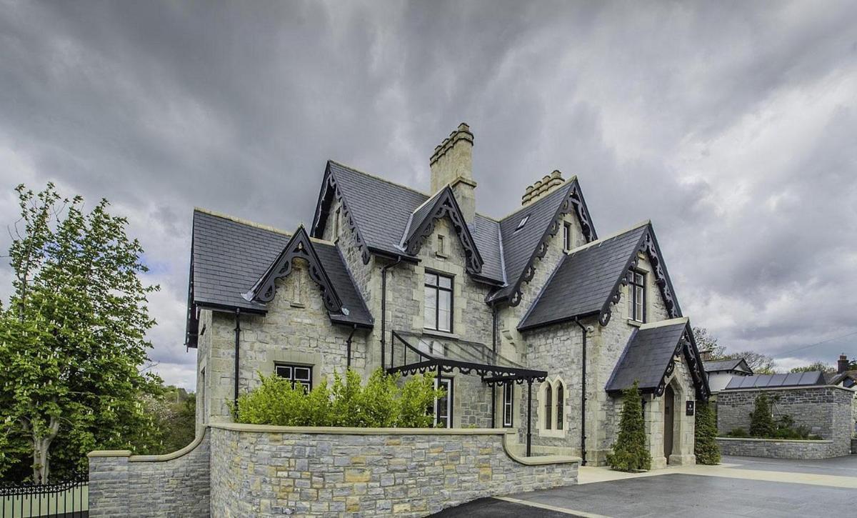 Cae Court Hotel Bridgend  Eksteriør billede