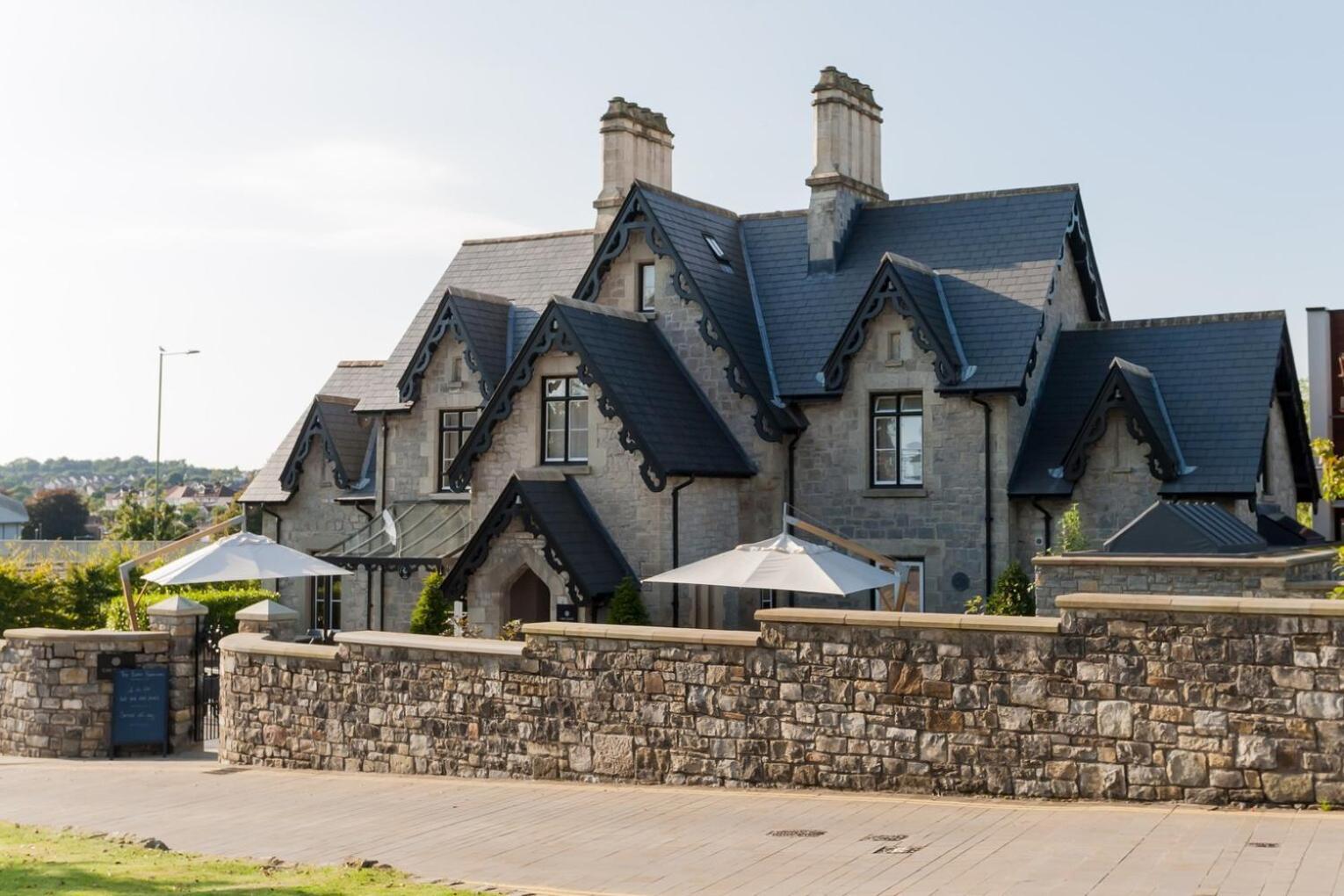 Cae Court Hotel Bridgend  Eksteriør billede